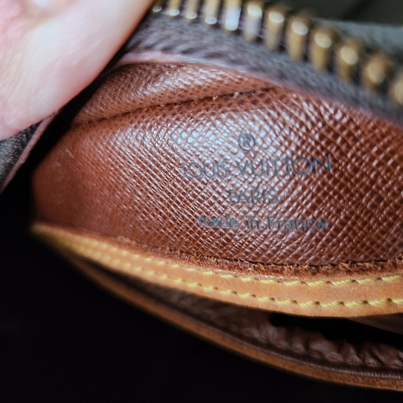 Louis Vuitton Blois Crossbody - Picture 7 of 16